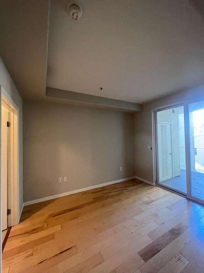Building Photo - 1 Bed Unit in Little Italy - Porto Siena - Parking Space
