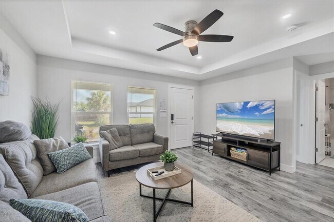 Building Photo - 12025 Saragossa Ln