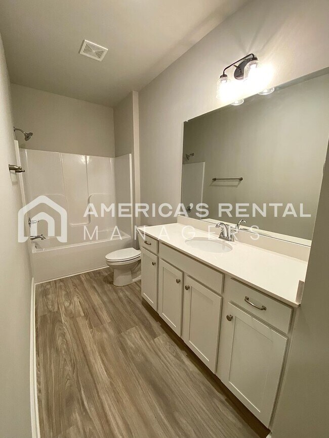 Building Photo - Spacious Home for Rent in Weaver AL... Ava...