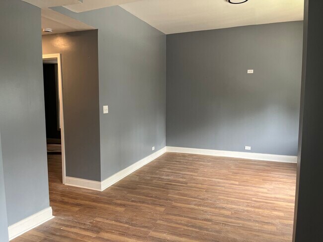 Building Photo - 648 W 60th St