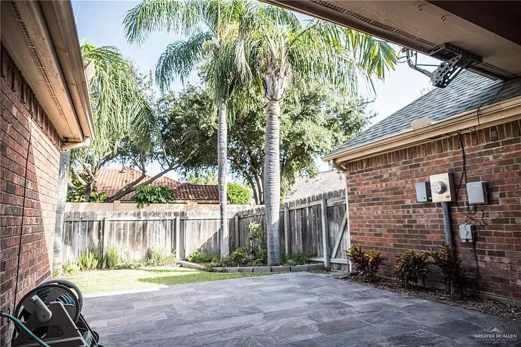 Building Photo - 5917 N Cynthia St