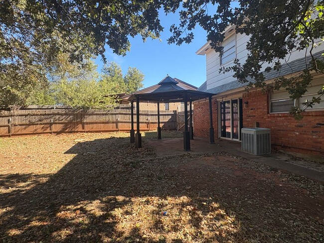 Building Photo - Three bedroom home in Del City