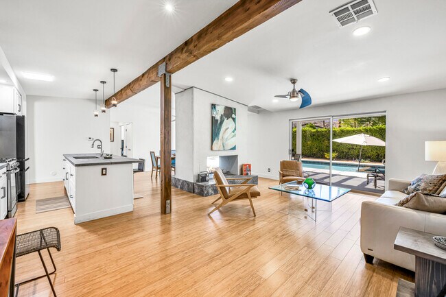 Building Photo - 37535 Melrose Dr