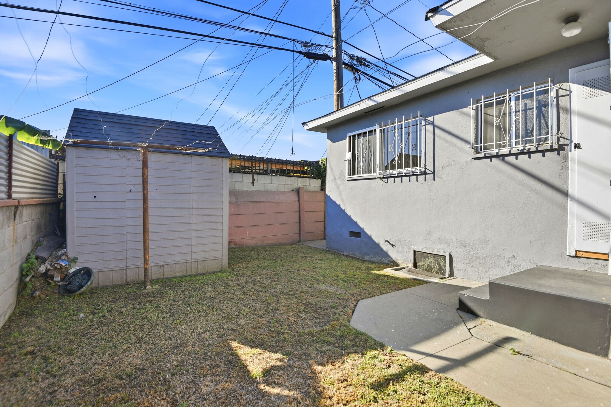 Building Photo - 1112 W 92nd St