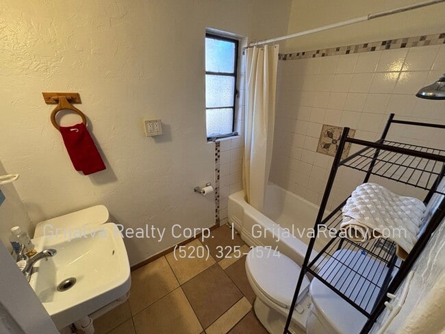 Building Photo - Cute 2 Bedroom House for Rent - Close to Reid Park  (22nd St/Tucson)