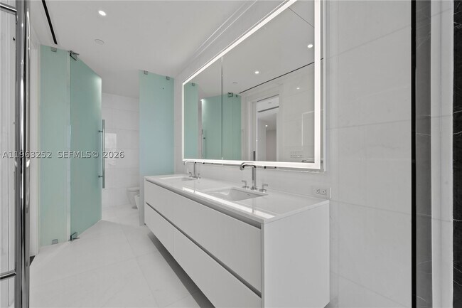 Building Photo - 300 Biscayne Blvd
