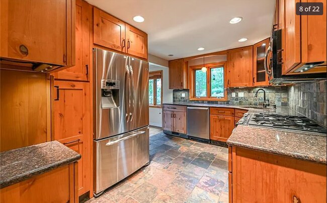 Building Photo - 726 Orchard Hill Dr