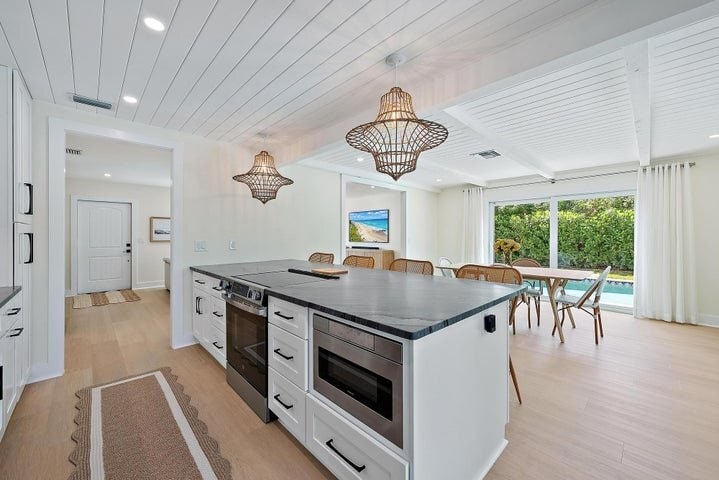 Building Photo - 1604 Seabrook Rd