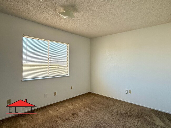 Building Photo - 924AT