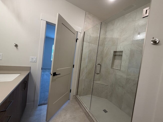 Building Photo - BRAND NEW TOWNHOME FOR RENT BY CRIMSON CLIFFS!