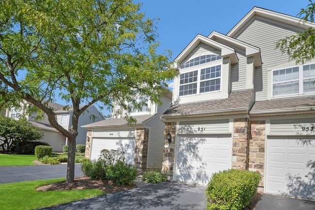 Building Photo - 951 Viewpoint Dr