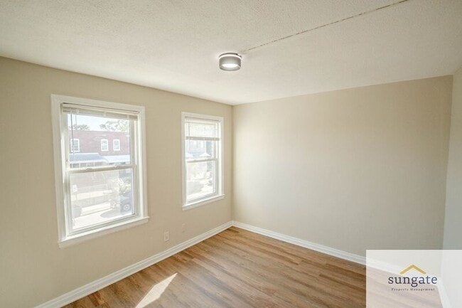 Building Photo - 5318 Patrick Henry Dr