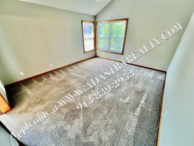 Building Photo - Updated 4 Bed 2.5 Bath in Olathe-Available...