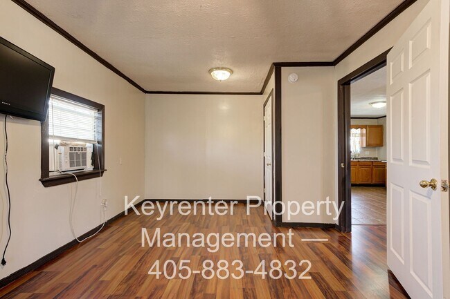Building Photo - 3607 SW 12th St