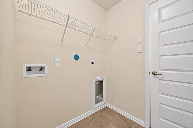 Building Photo - 40519 Goldeneye Pl