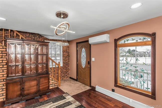 Building Photo - 524 Jerusalem Ave