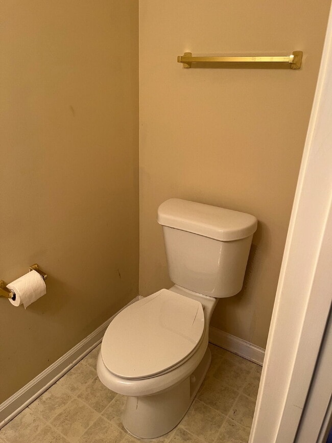 Building Photo - "Charming 2-Bedroom Townhouse with 2.5 Baths in Murfreesboro – Spacious 1,290 Sq Ft Living!"
