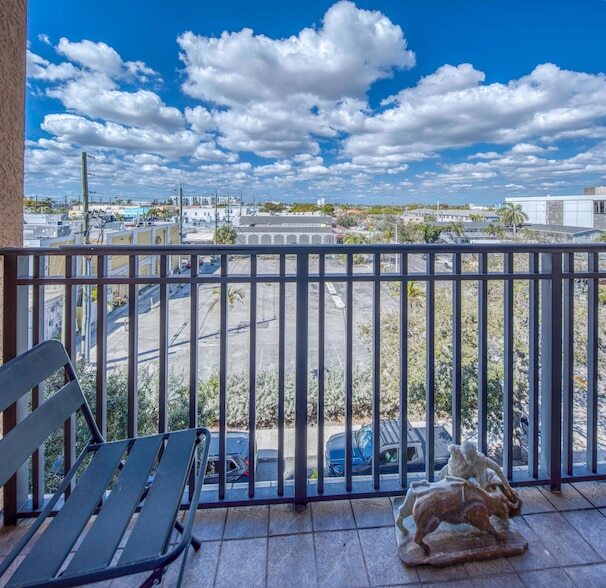 Building Photo - 511 Lucerne Ave