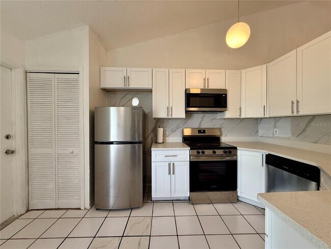 Building Photo - 6521 Garden Spring Ct