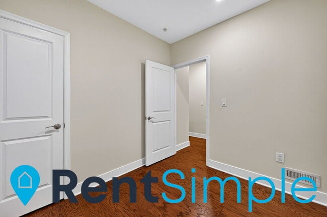 Building Photo - 1418 N Rhodes St