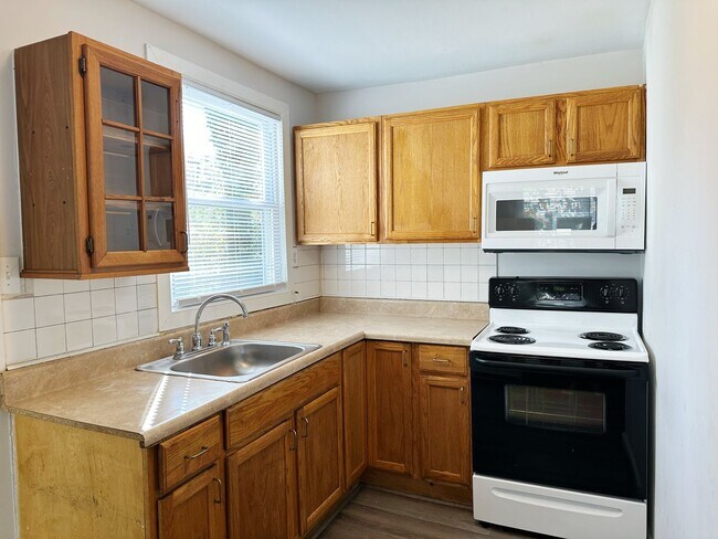 Building Photo - **HOLIDAY MOVE IN SPECIAL: $200 OFF 1st MO...