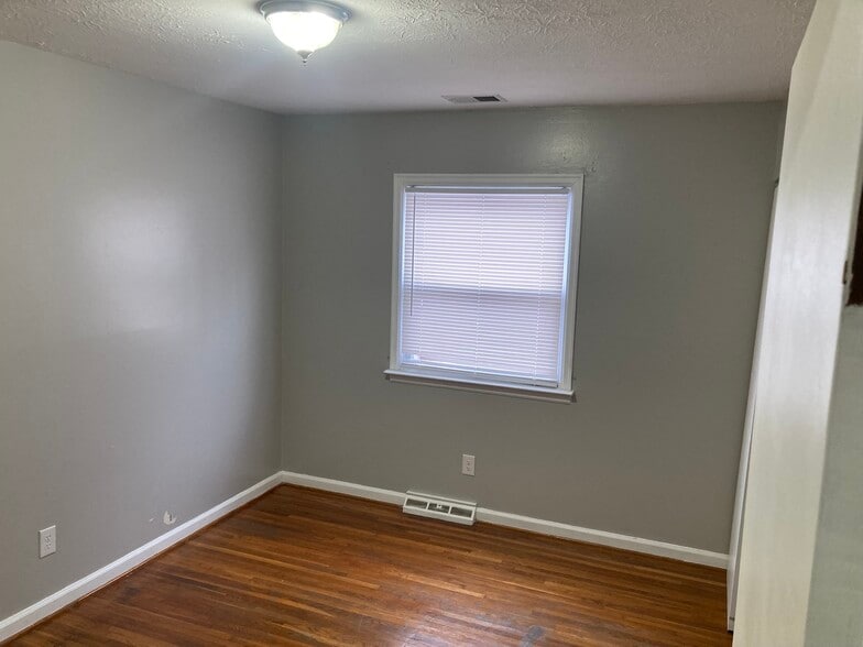 Building Photo - 2039 Nashville Ct