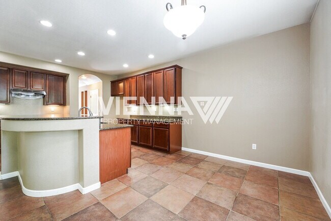 Building Photo - 1014 Waterford Dr