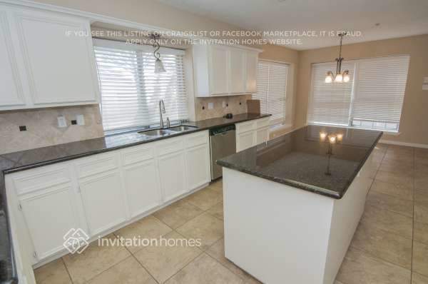 Building Photo - 2113 Pleasant Valley Dr