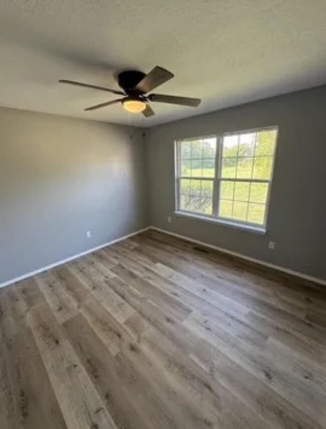 Building Photo - 5 bed/3 bath house