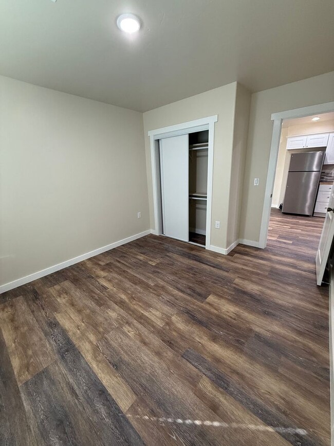 Building Photo - Gorgeous 2 Bedroom/1 Bathroom Home