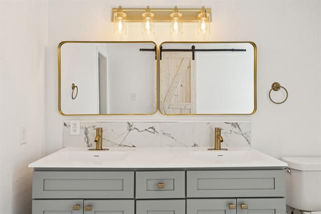 Building Photo - 303 N Delphine St