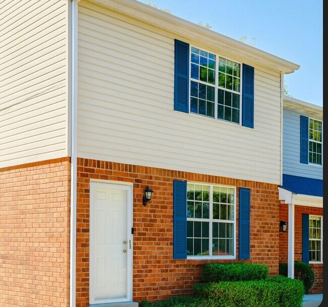 Primary Photo - Five Five Oaks Dr