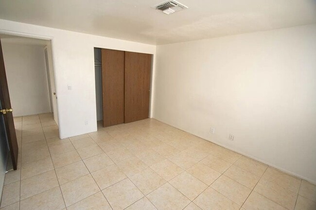 Building Photo - 3/2 townhome 1 mile from ASU Campus! Augus...
