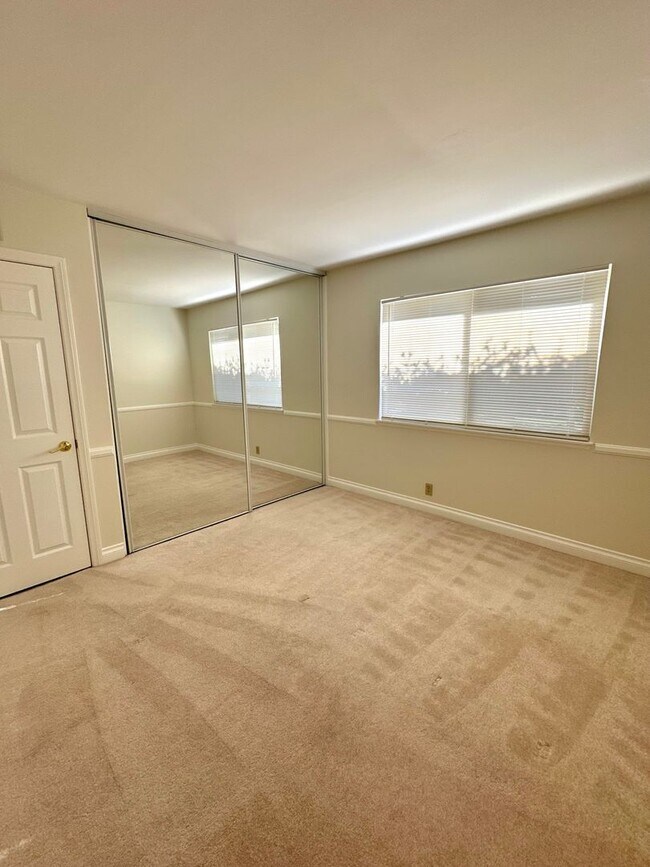 Building Photo - Updated Goleta Home Located in Desirable Santa Barbara Shores