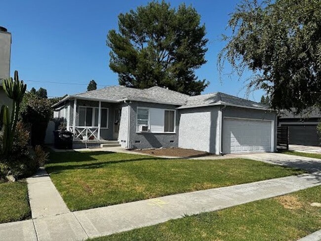 Primary Photo - Charming Newly Renovated HOUSE with Privat...