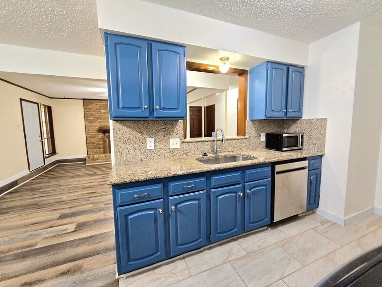 Building Photo - 1001 Hunters Creek Dr
