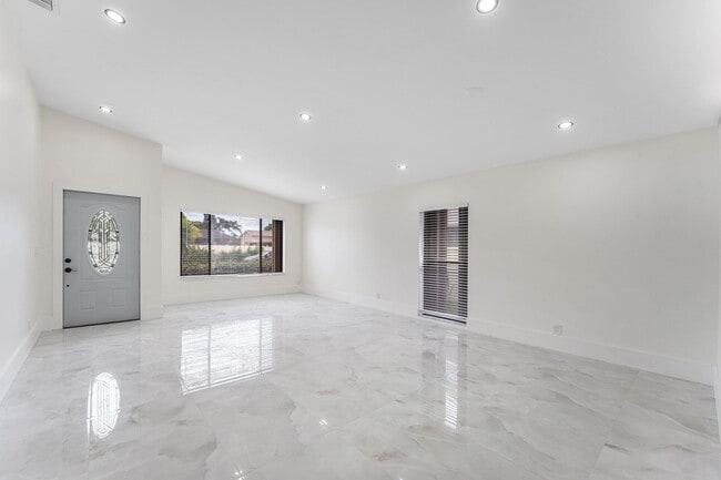 Building Photo - 1531 SW 102nd Terrace