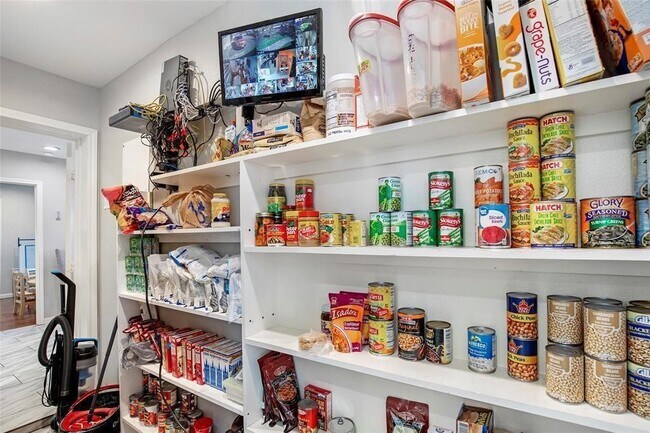 Building Photo - 5302 Treaschwig Rd