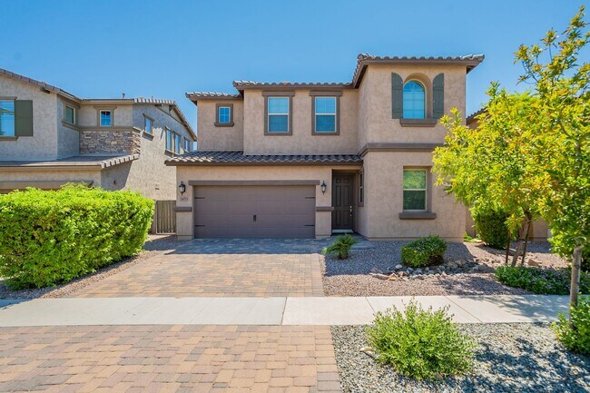 Building Photo - Move In Ready! Three Bedrooms - Beautiful ...