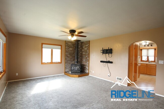 Building Photo - East-End Single Level Home for Lease!