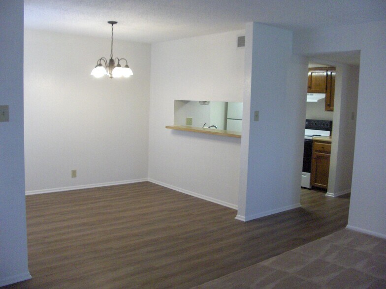 Building Photo - 4257 Family Tree