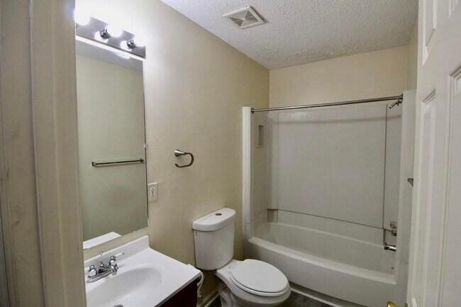 Building Photo - 405 Sherando Ct