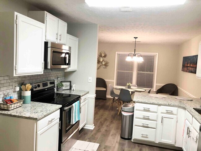 Building Photo - 2495 Danver Ln