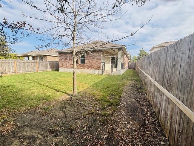 Building Photo - 1418 Walden Pond Dr