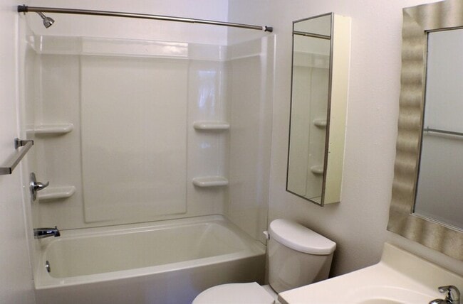 Building Photo - $1,600 | 2 Bedroom, 1 Bathroom Duplex | Pet Friendly* | Available for August 1st, 2026 Move In!