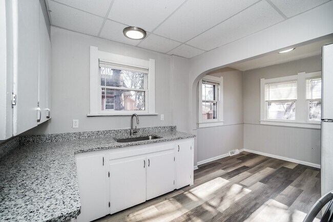 Building Photo - 1959 Barrows St