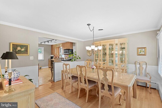 Building Photo - 521 S. Nursery Ave.