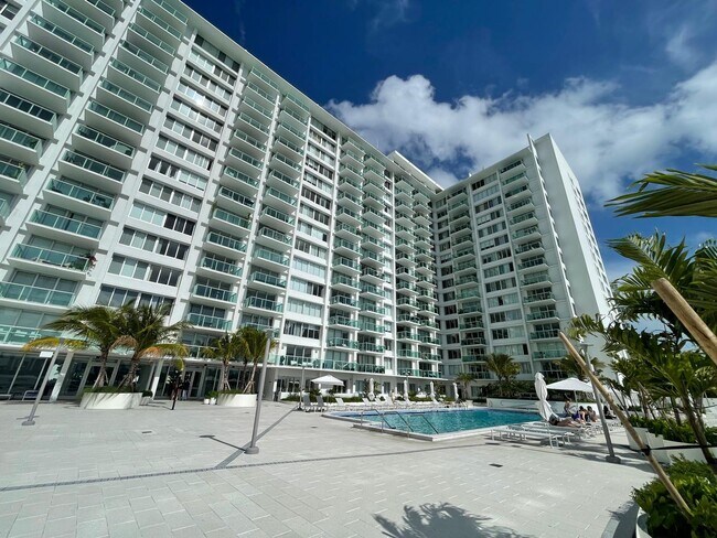Building Photo - 1000 West Ave