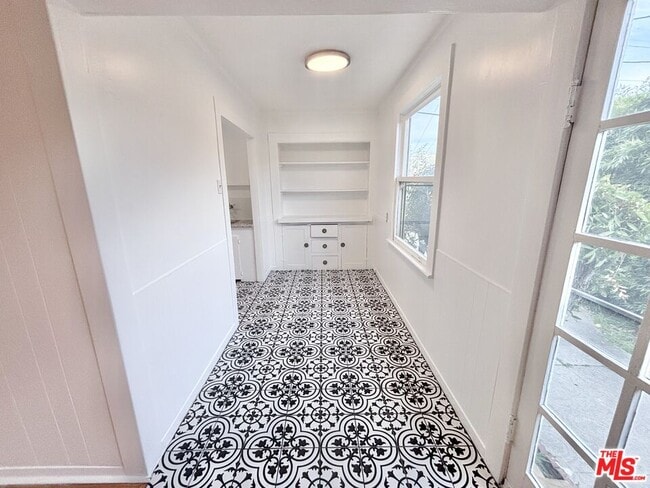 Building Photo - 2339 1/2 Norwalk Ave