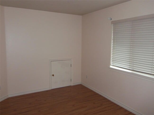 Building Photo - 15848 Garrison Cir